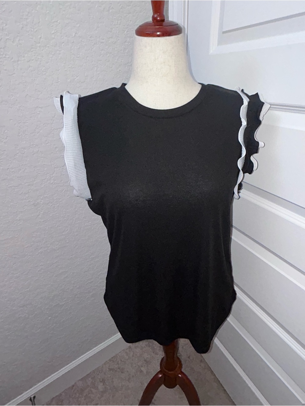 New, Kiss & Fly Ruffle Statement Sleeveless Blouse Shirt Top